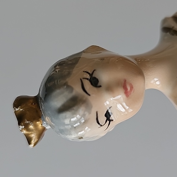 Vintage Ceramic Ballerina Figurine with Gold accents Made in Japan - Picture 3 of 16